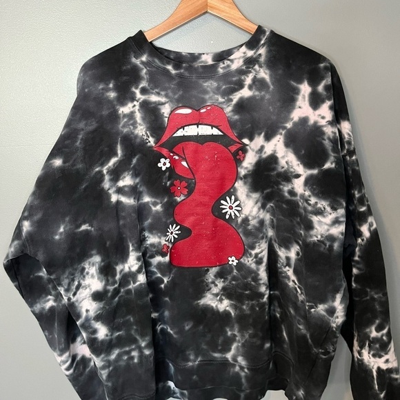 ZOOZATZ Tie Dye Oversized Tongue Floral Sweatshirt - Picture 4 of 8